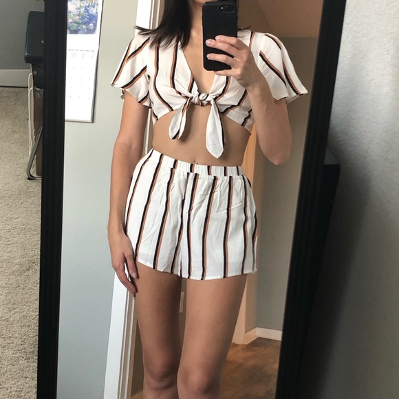 Striped shorts and crop top set - Picture 2 of 2